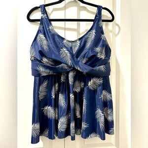 BloomChic Plus Size 2XL  U Neck  Swim Top us18-20